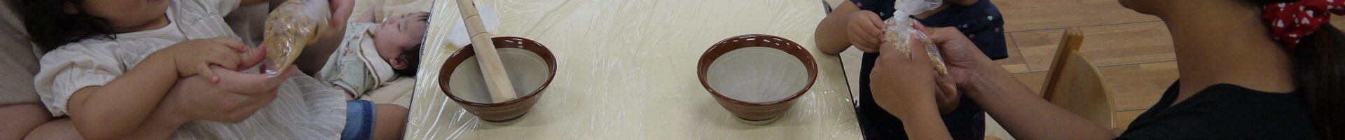 1/2８すくすくランドは絵本とわらべうた＆９月に仕込んだ味噌で豚汁会です